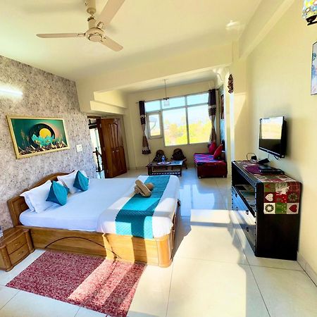 The Auriga 3Bhk Fully Entair Villa With Bonfire In Kasauli I Pvt Stay I Open Air Terrace I Kitchen Livingroom I Lawn Bonfire I Gaming Zone Екстериор снимка