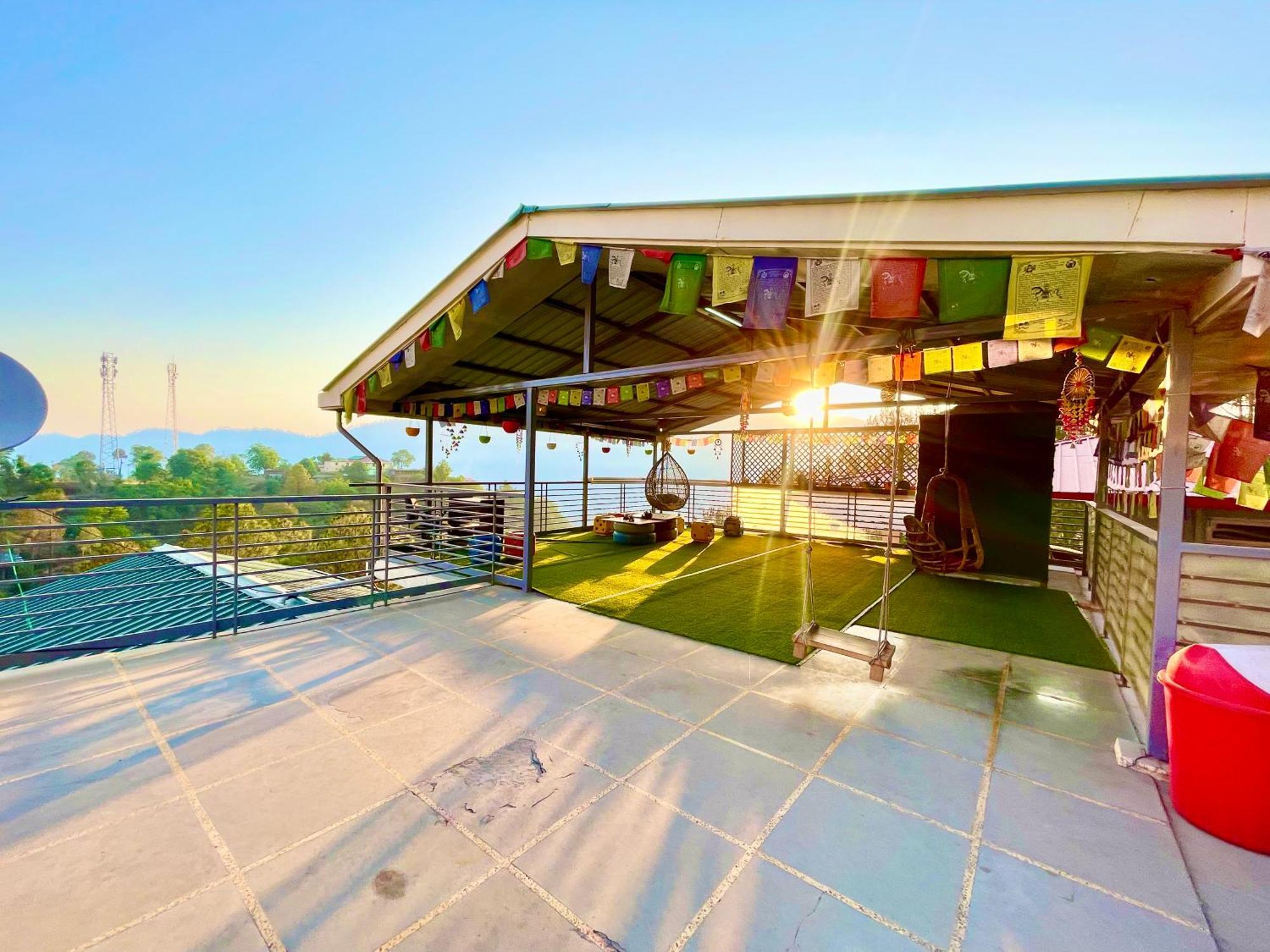 The Auriga 3Bhk Fully Entair Villa With Bonfire In Kasauli I Pvt Stay I Open Air Terrace I Kitchen Livingroom I Lawn Bonfire I Gaming Zone Екстериор снимка