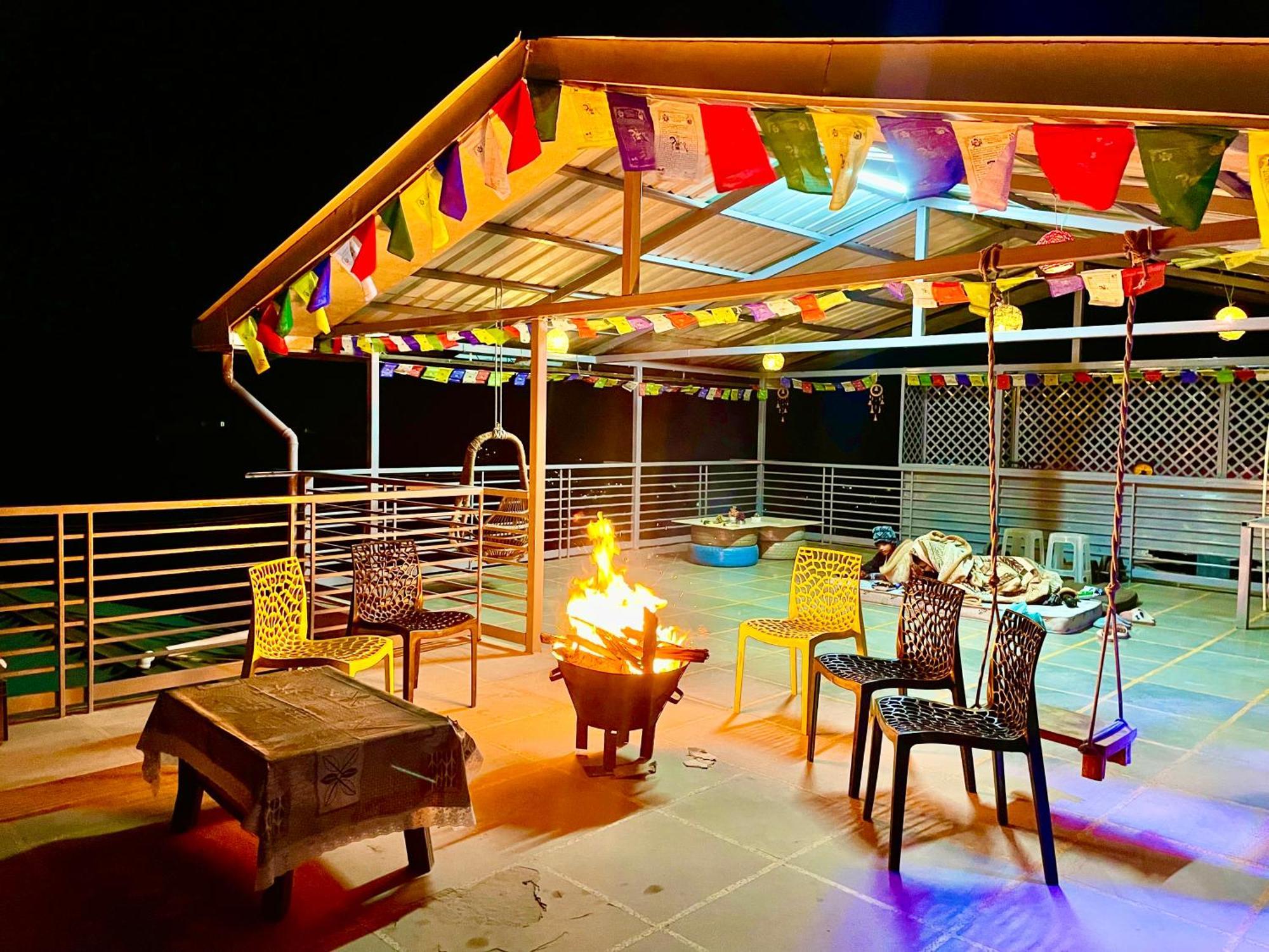 The Auriga 3Bhk Fully Entair Villa With Bonfire In Kasauli I Pvt Stay I Open Air Terrace I Kitchen Livingroom I Lawn Bonfire I Gaming Zone Екстериор снимка