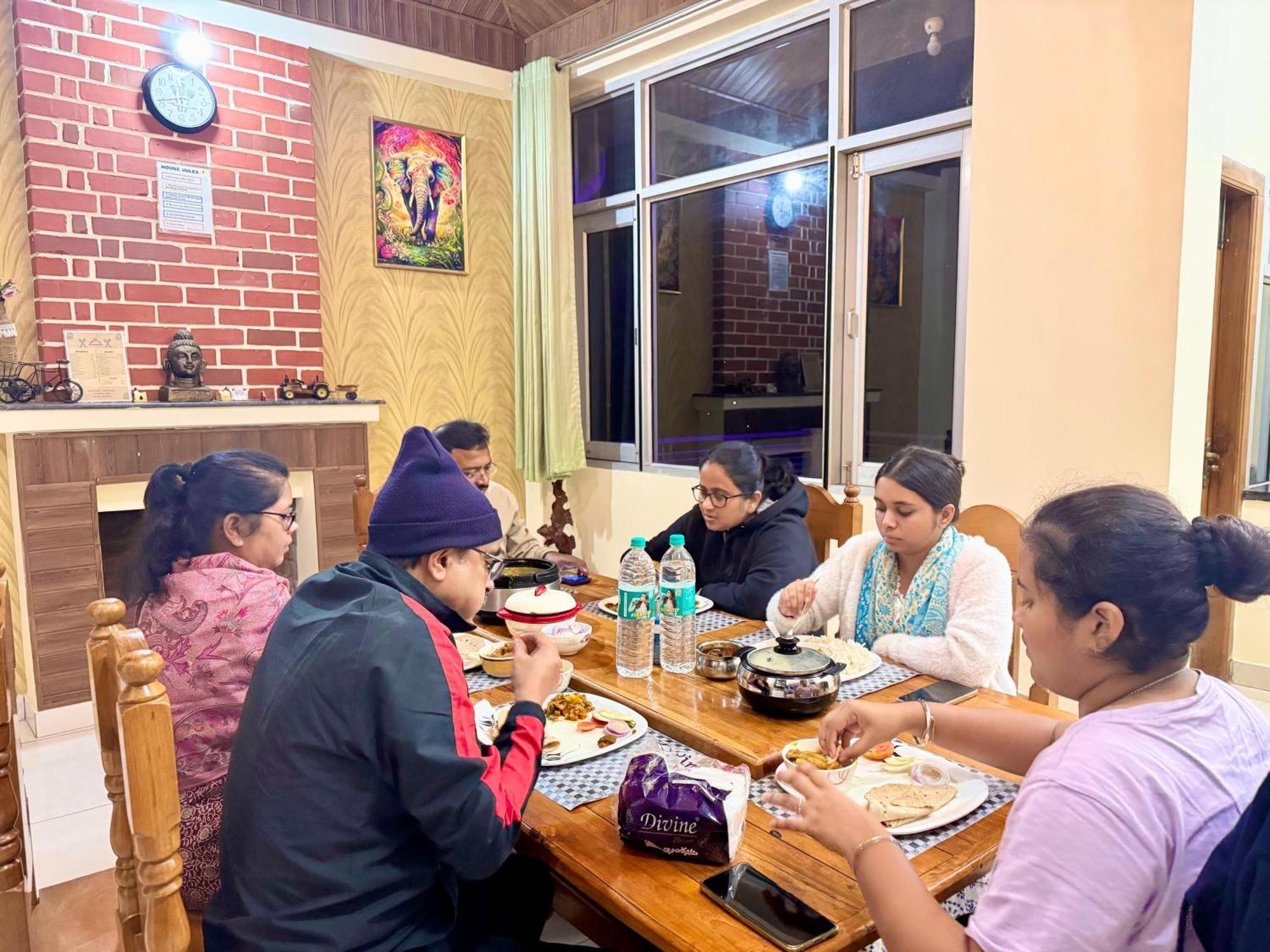 The Auriga 3Bhk Fully Entair Villa With Bonfire In Kasauli I Pvt Stay I Open Air Terrace I Kitchen Livingroom I Lawn Bonfire I Gaming Zone Екстериор снимка